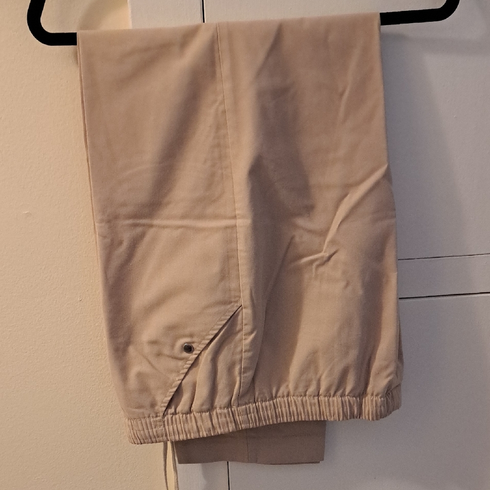LINDSEY BLAKE SPORT Ladies (SIZE MEDIUM) Beige Slacks